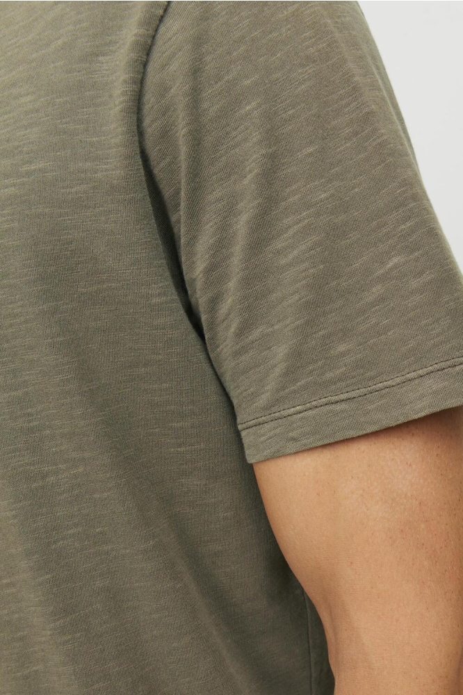 JJESPLIT NECK TEE SS NOOS 12164972 DUSKY GREEN